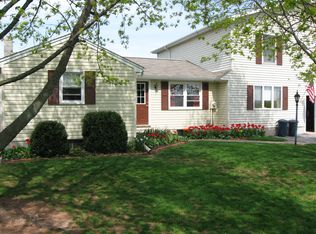 590 Cedar Ridge Rd, New Oxford, PA 17350