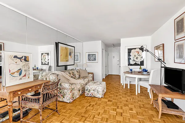 Sold by Sotheby's International Realty | media 25