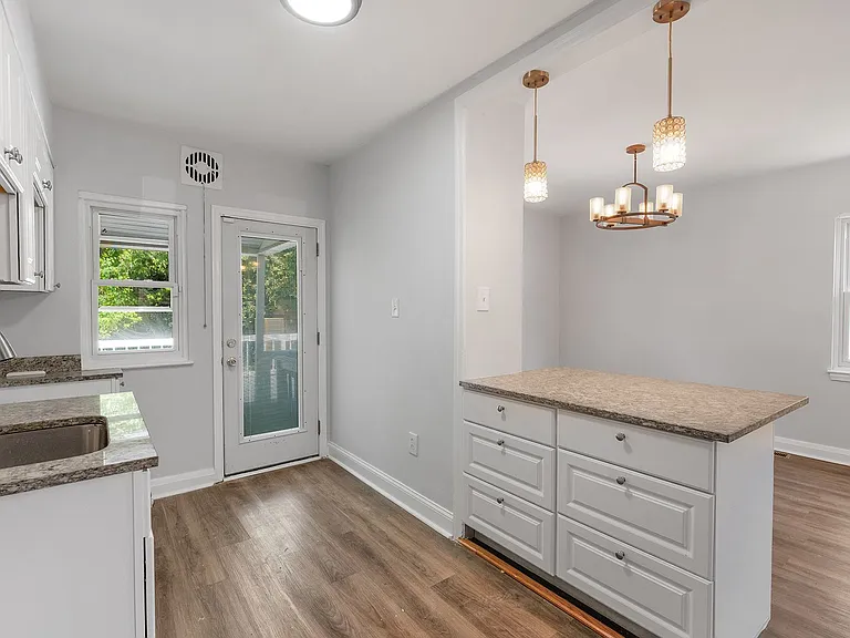 3912 Mortimer Ave — Photo 13