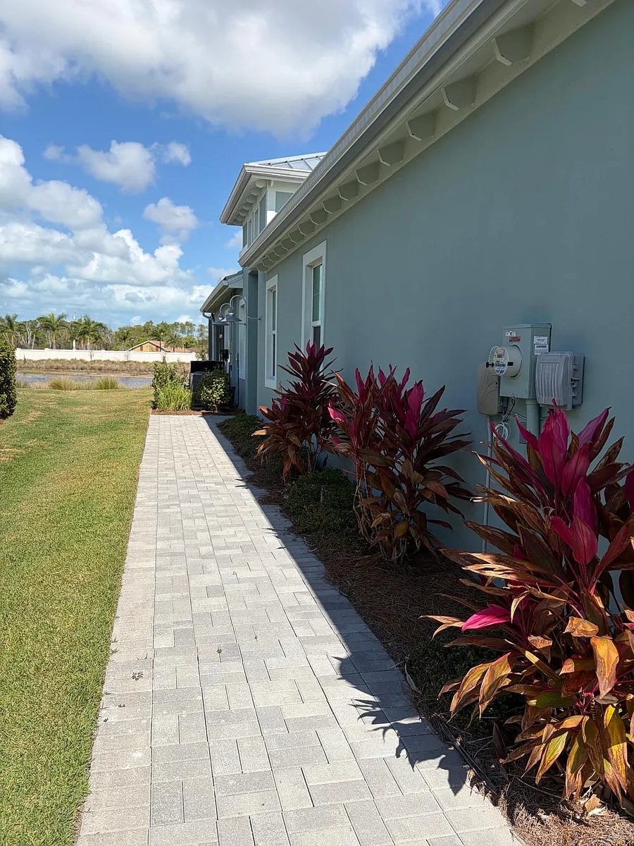 Building Photo - 8813 Yucatan Ct