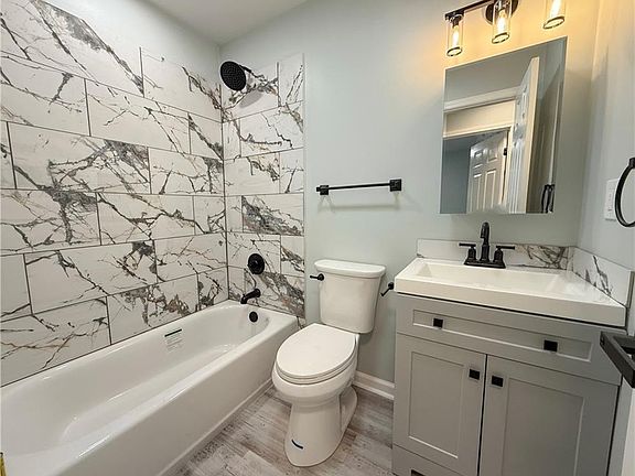5th image of 375 Dandelion Dr