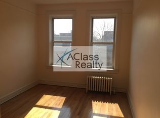 3535 32nd St, Astoria, NY 11106
