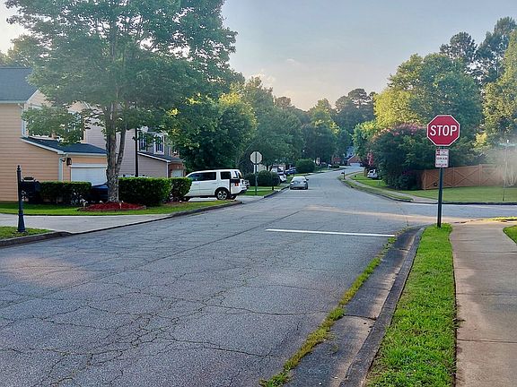 4th image of 3374 Palm Cir NW