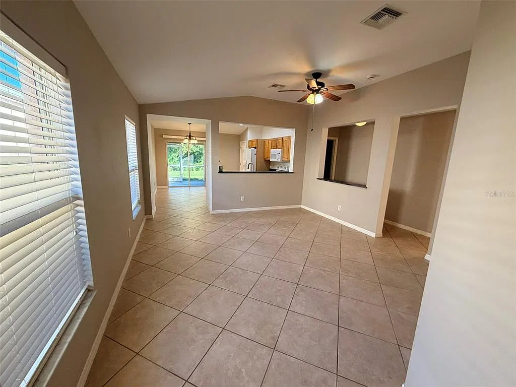3 bed, 2.0 bath, 1296 sqft, $1,950 — Photo 2