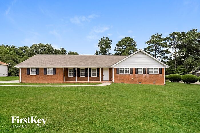1st image of 2852 Skyland Dr