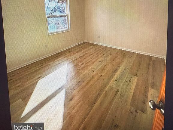 5th image of 14308L Greenfield Cres SW