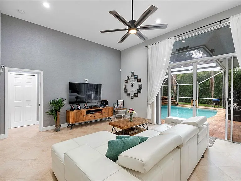 5431 NW 109th Ln — Photo 30