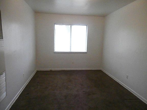 5th image of 1541 Huffman Ave