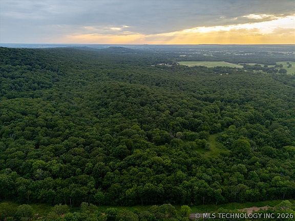 3rd image of 15 E Davis Field Rd