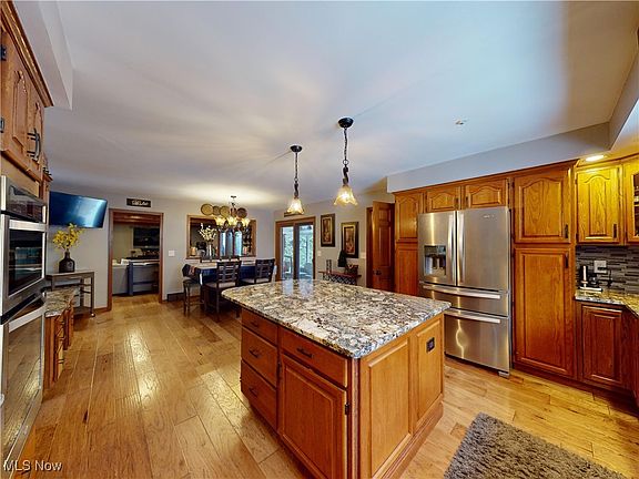 3rd image of 6808 Bramblewood Ln