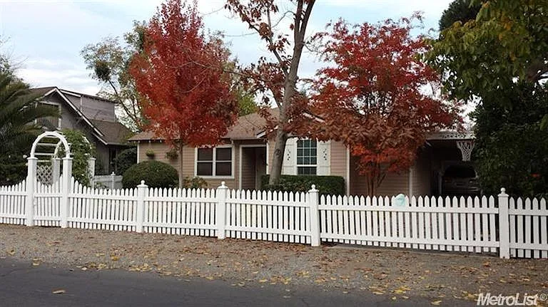 950 El Vecino Ave photo 1