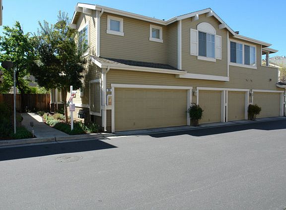 3rd image of 366 Maeve Ct