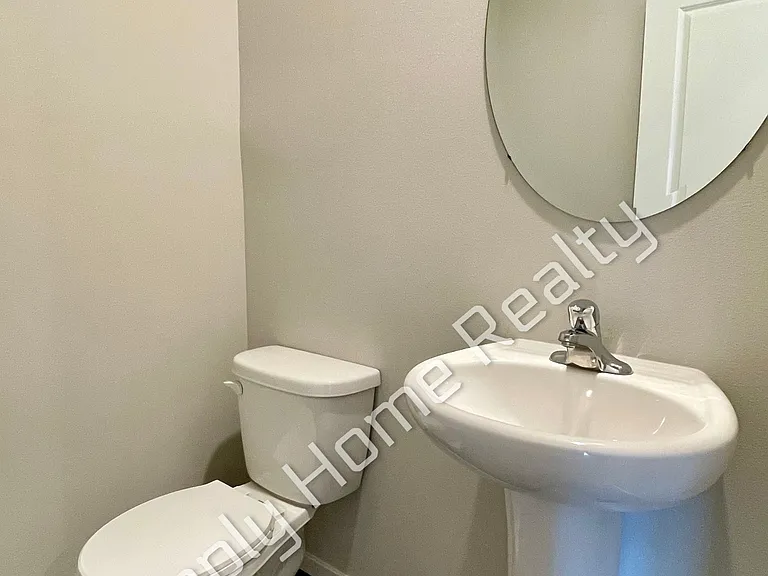 18715 Emmons Ct E — Photo 7