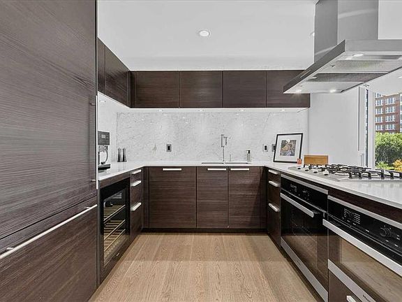 3rd image of 738 E 1st Ave SW #302