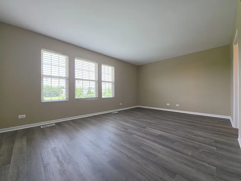 207 Springbrook Trl S — Photo 5