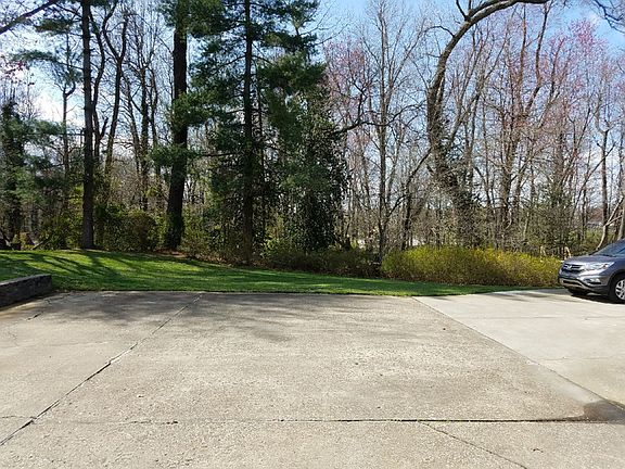 3rd image of 1913 Fawn Dr