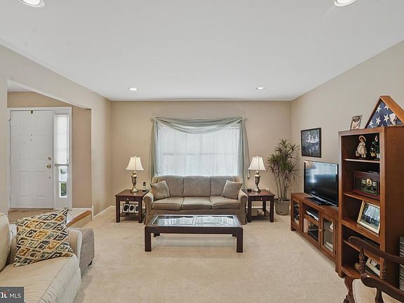 3rd image of 1704 Smedley Ct
