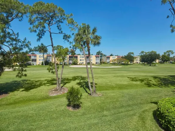 267 Quail Forest Blvd APT 209, Naples, FL 34105