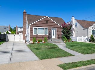 11624 238th St, Elmont, NY 11003