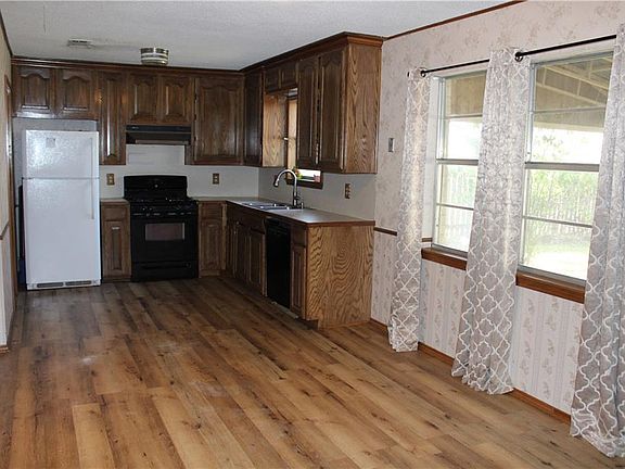 3rd image of 1319 W 4th St