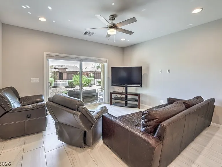 1028 Via Corto St — Photo 4