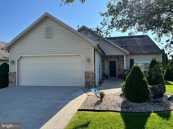 15 Lantern Ln, Shippensburg, PA 17257