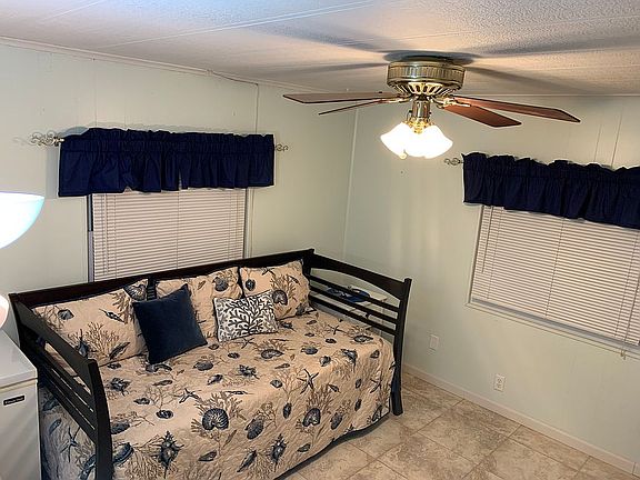 Spare bedroom or office 