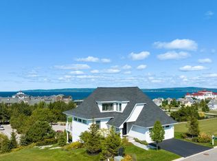 3792 Cliffs Dr, Petoskey, MI 49770