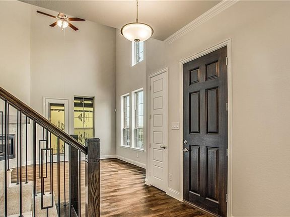 3rd image of 2479 Empire Dr