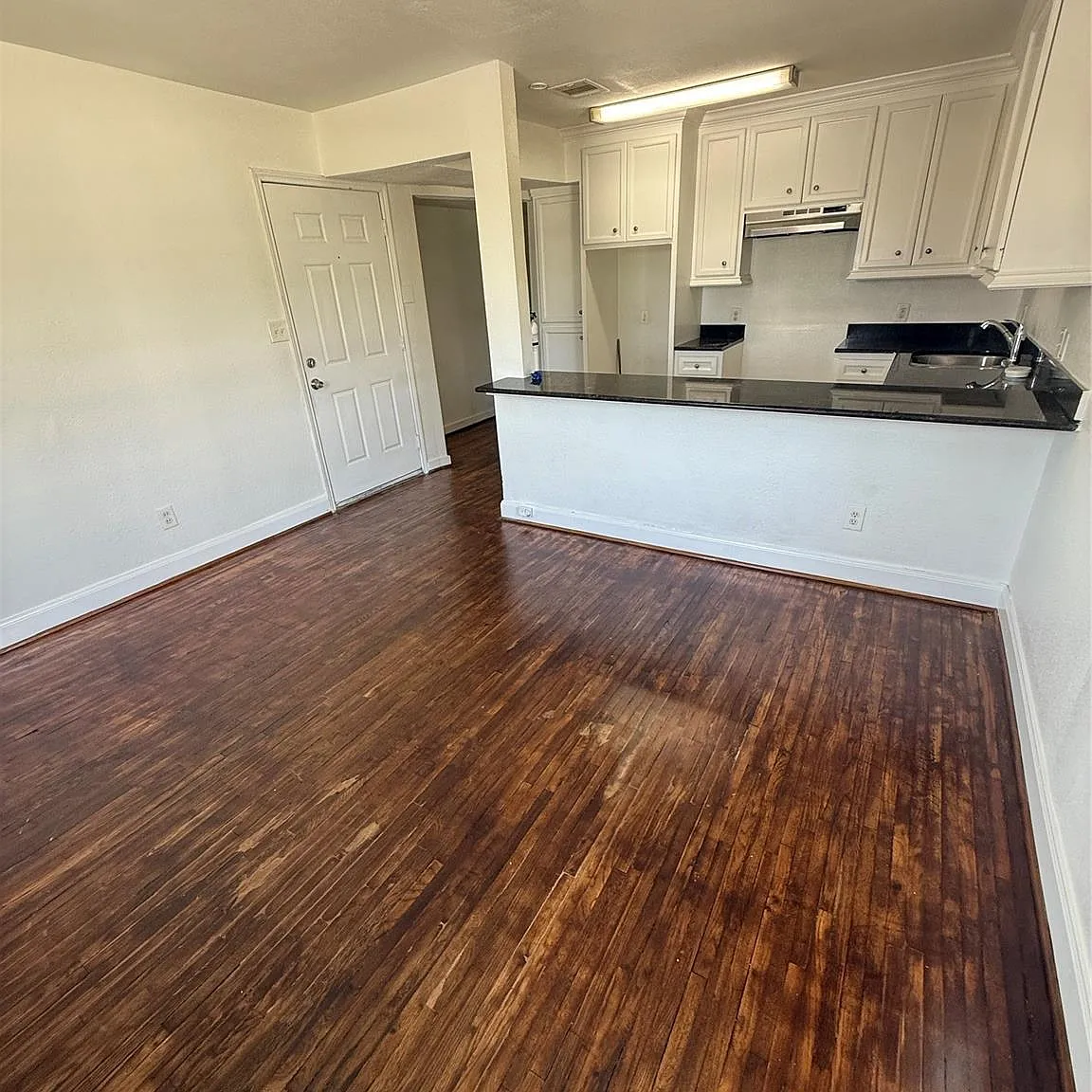 2 bed, 1.0 bath, 720 sqft, $1,200 — Photo 3