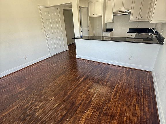 3rd image of 3002 Market St APT 4