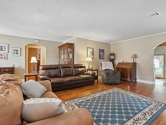 2nd image of 731 Orion Ave