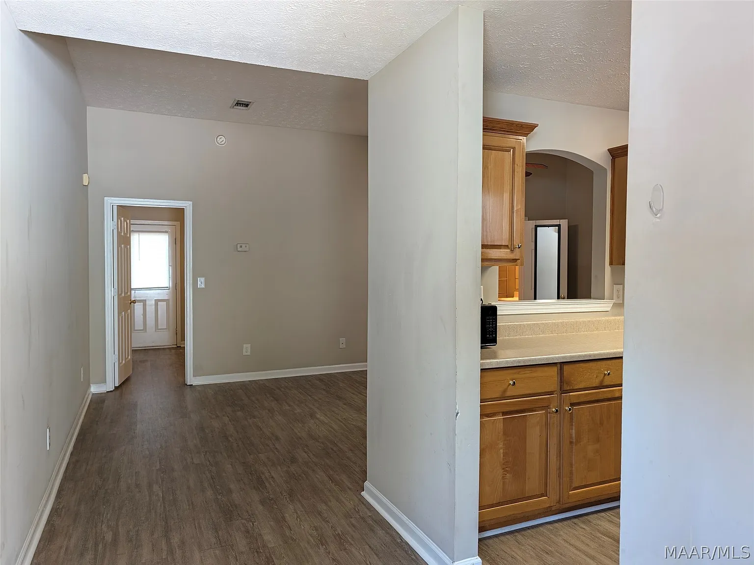 1 bed, 1.0 bath, 861 sqft, $800 — Photo 2