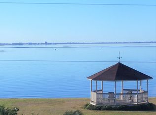 1310 Oahu Dr, Tiki Island, TX 77554