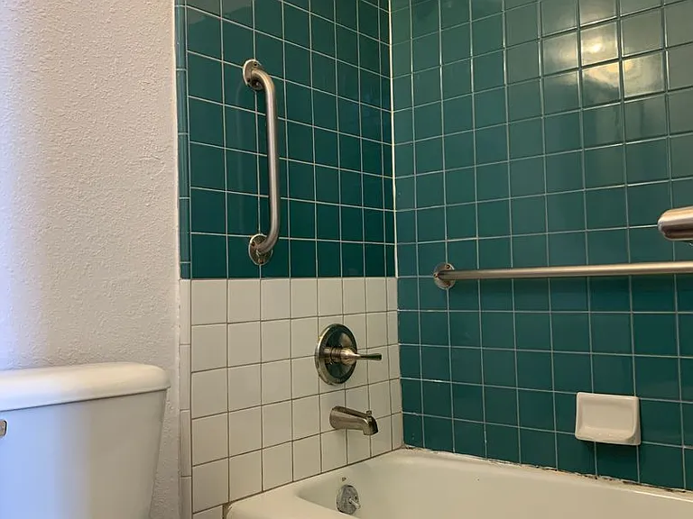 627 N Hill Pl — Photo 18