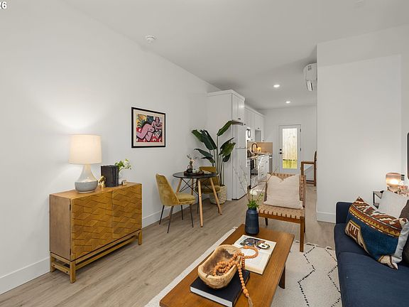 5th image of 2725 SE 50th Ave