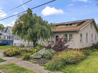 2 Holmes Ct, Albany, NY 12209