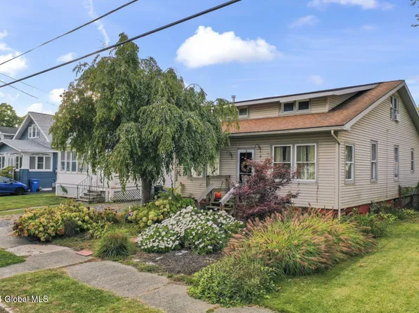 2 Holmes Court, Albany, NY 12209