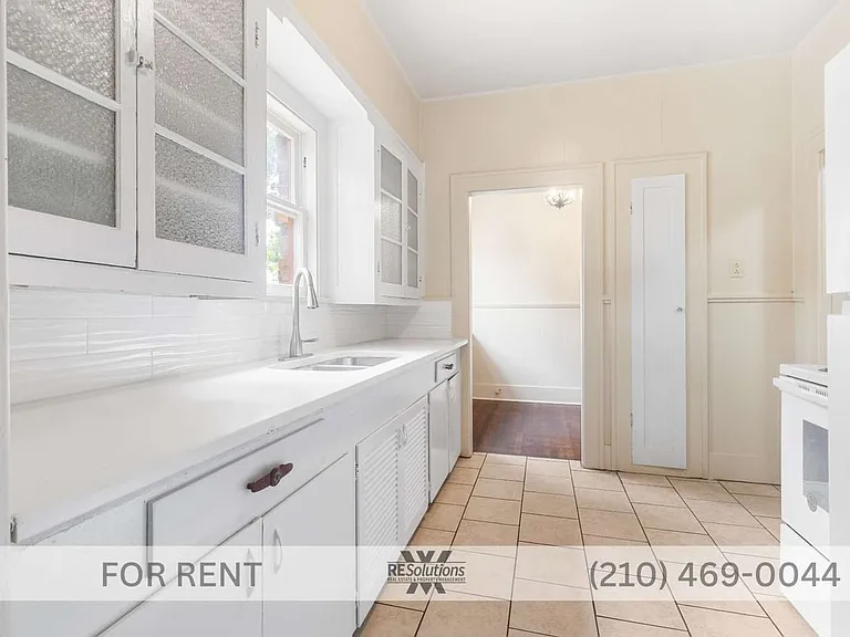1618 W Kings Hwy #1618 — Photo 4