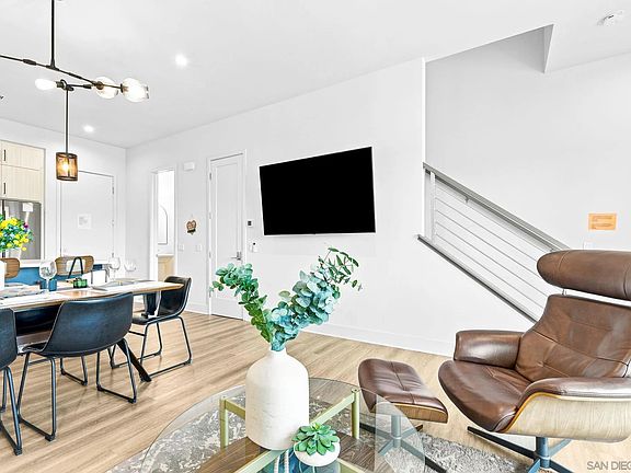 3rd image of 1055 32nd St #9