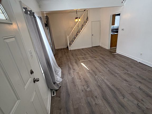 3rd image of 4961 Culver Ave