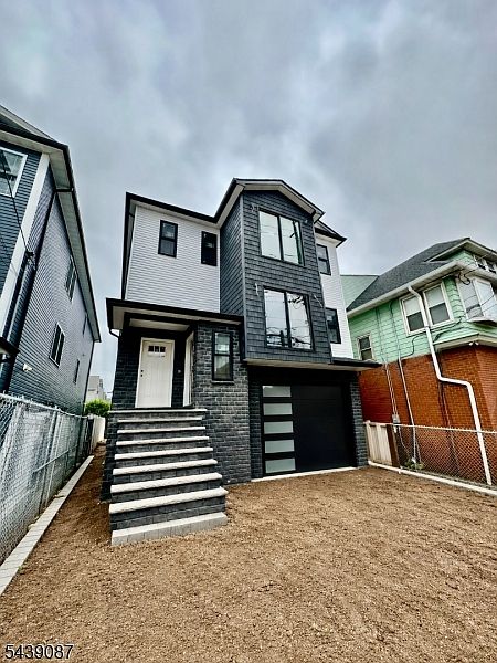 1st image of 670 Summer St