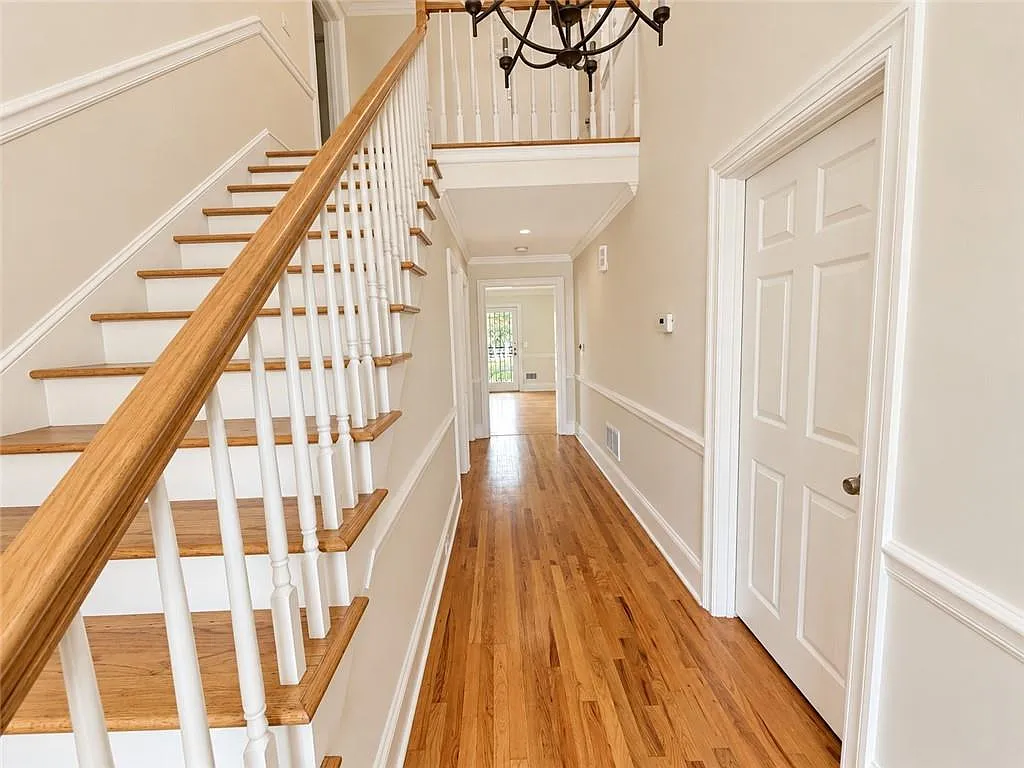 4 bed, 3.5 bath, 2300 sqft, $4,200 — Photo 3