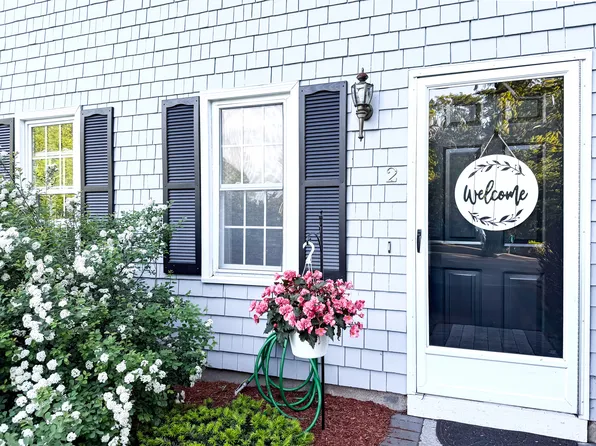 2 Tanglewood Dr, East Hampstead, NH 03826