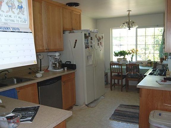 3rd image of 2482 E Kensington Ave