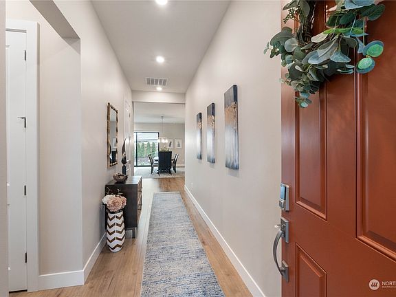 3rd image of 15222 181st Avenue Ct E