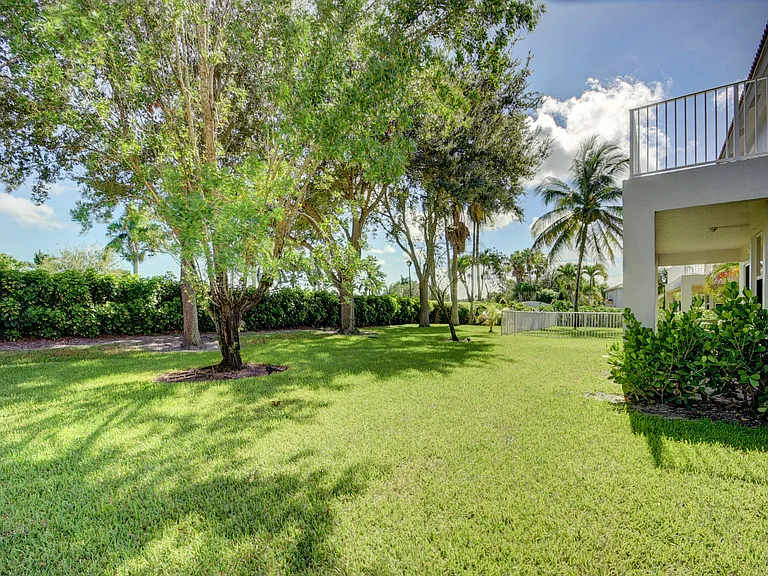 4006 Bahia Isle Cir — Photo 35