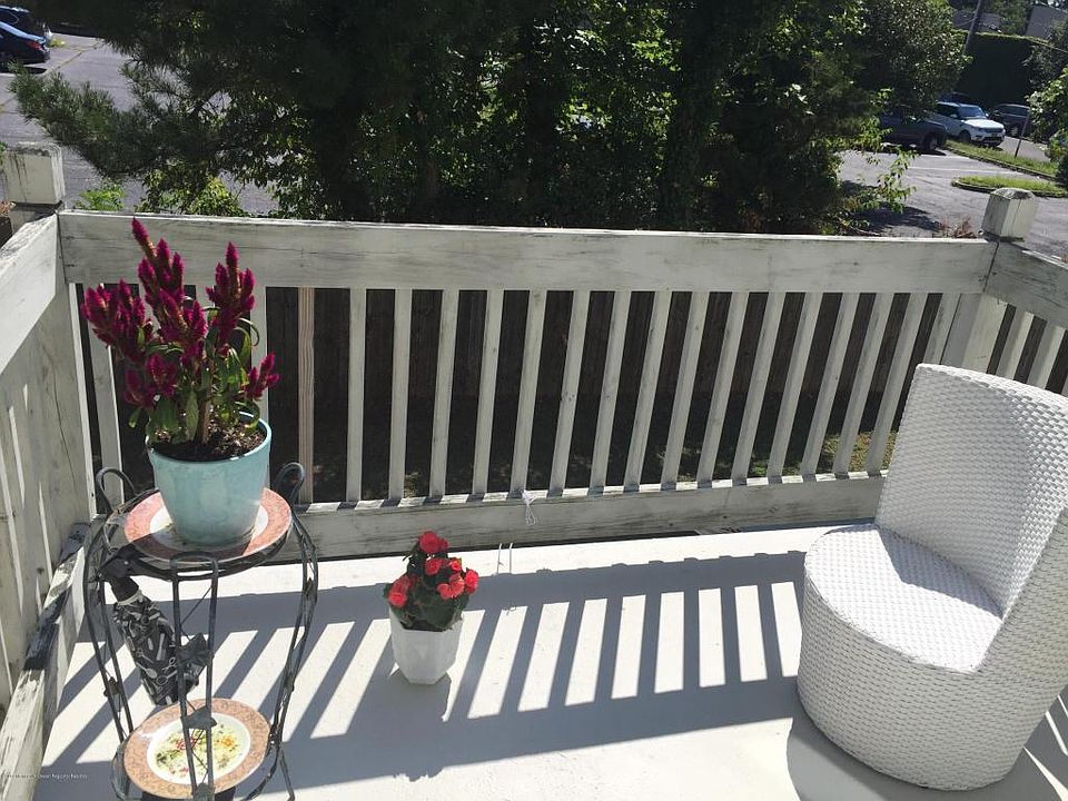 2nd image of 215 W Morgan Ave APT 11