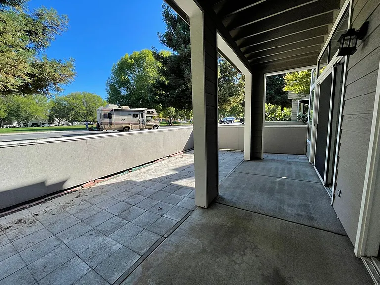 1625 Parkview Green Cir — Photo 12