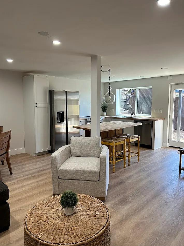 2 bed, 848 sqft, $1,800 — Photo 2